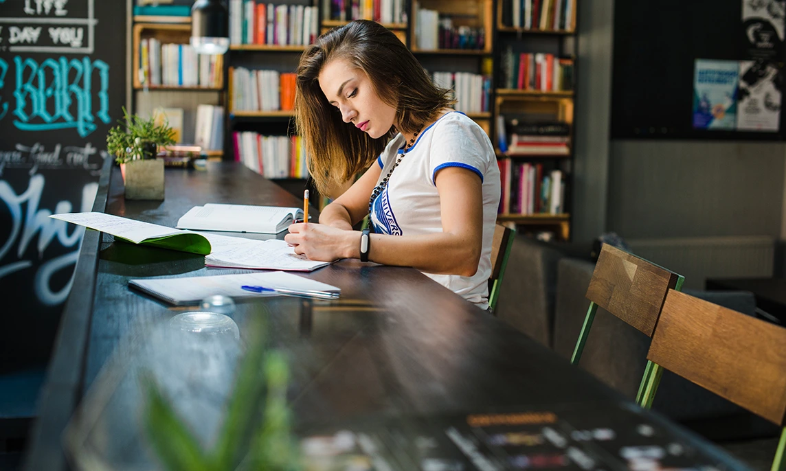 The 7-Day Essay Pro: How to Write a Strong College Essay Draft in One Week